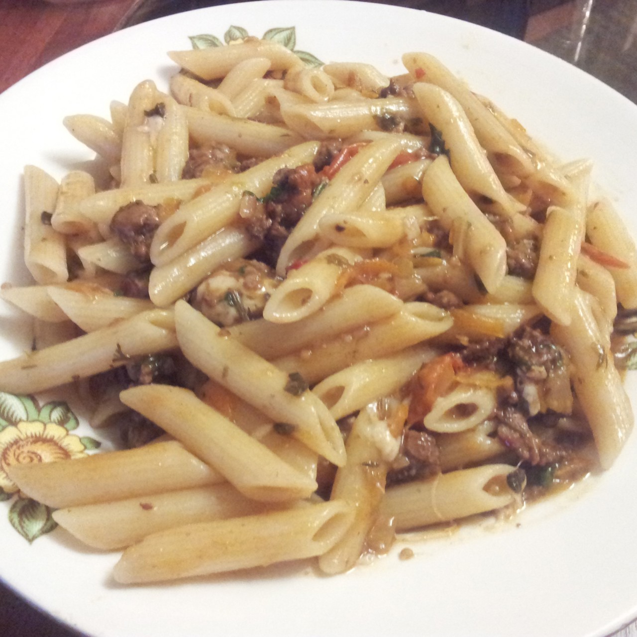 Паста пенне со свиным фаршем и фенхелем