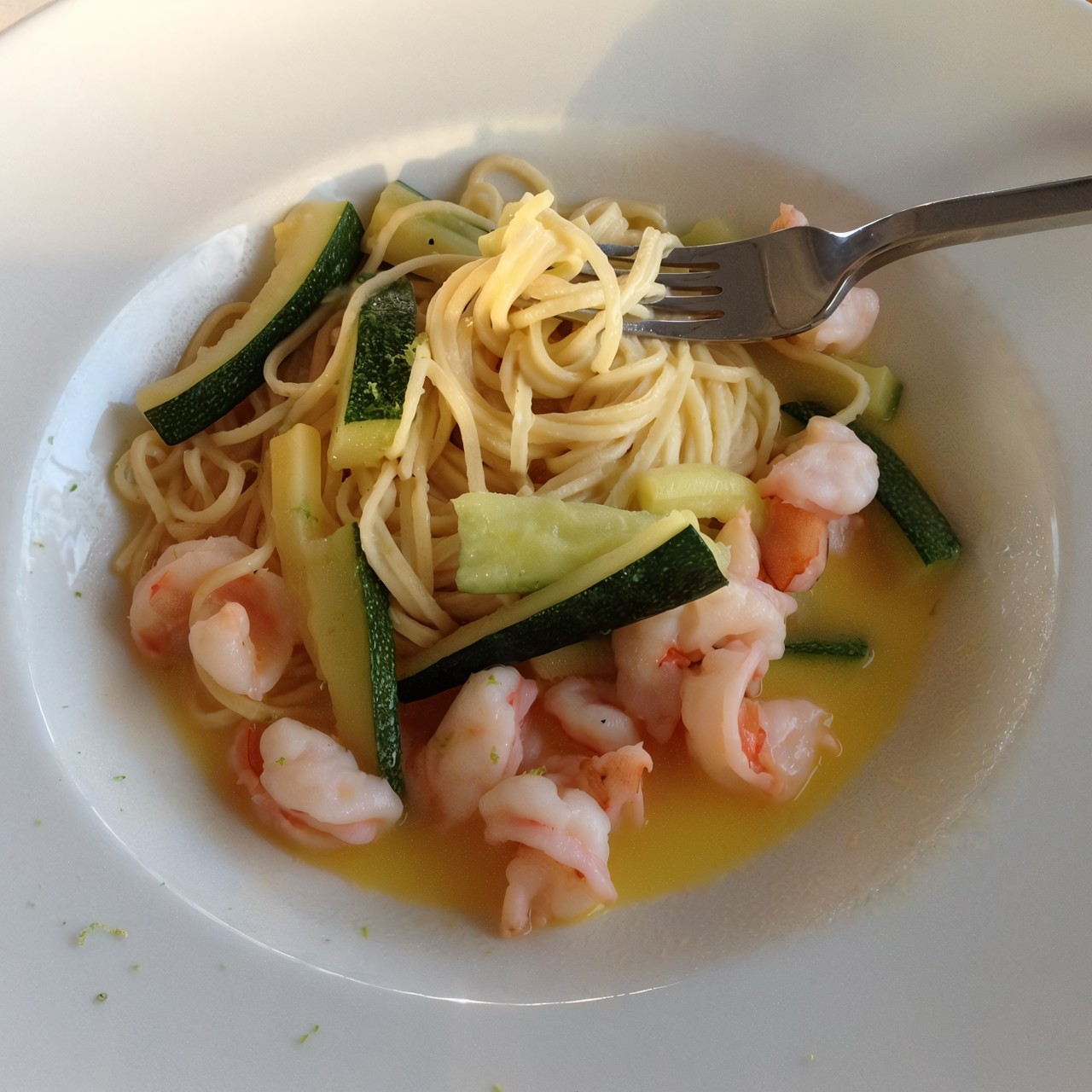 Паста с цукини и королевскими креветками