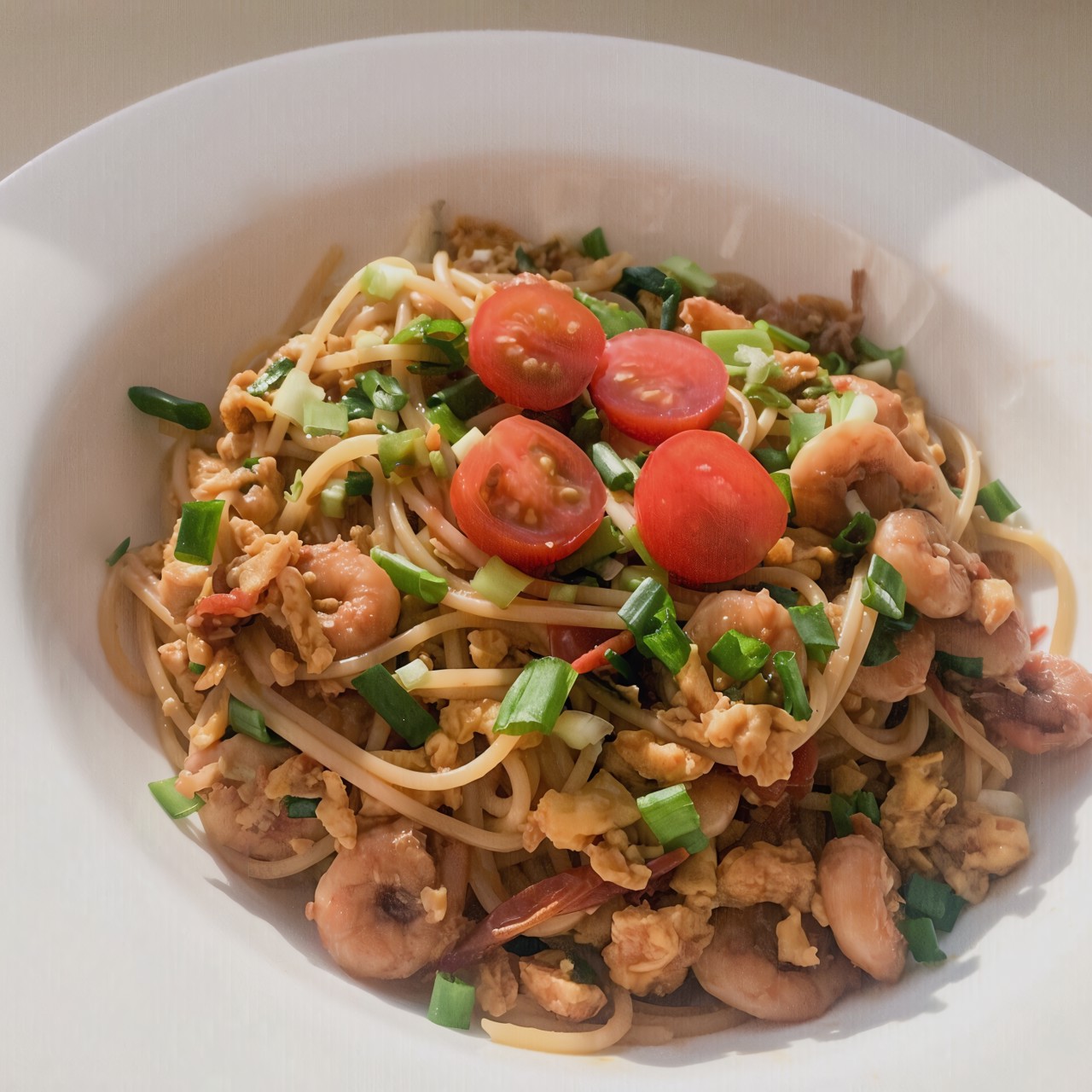 Паста с креветками и томатами