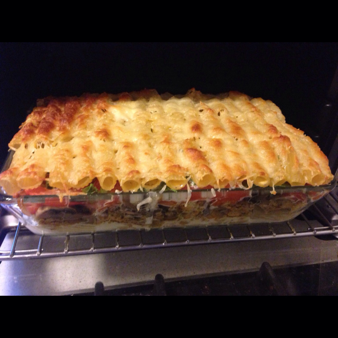 Паста с курицей, грибами, помидорами и сливками