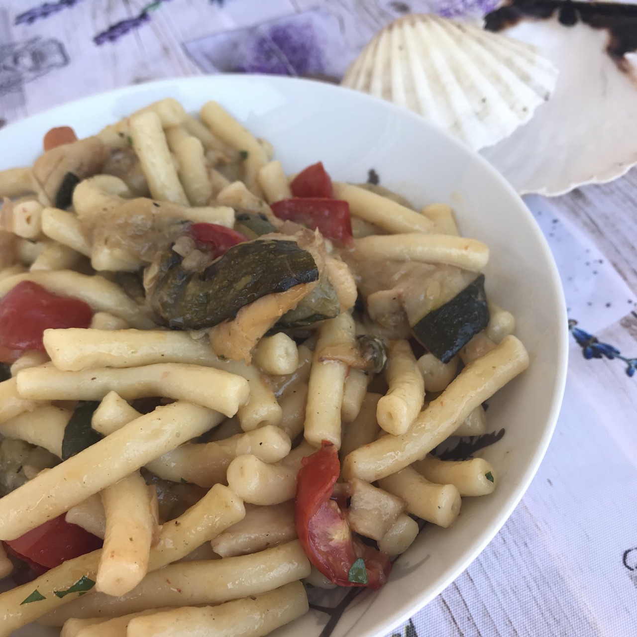 Паста с морскими гребешками и цукини