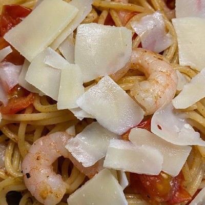 Паста с томатами и креветками