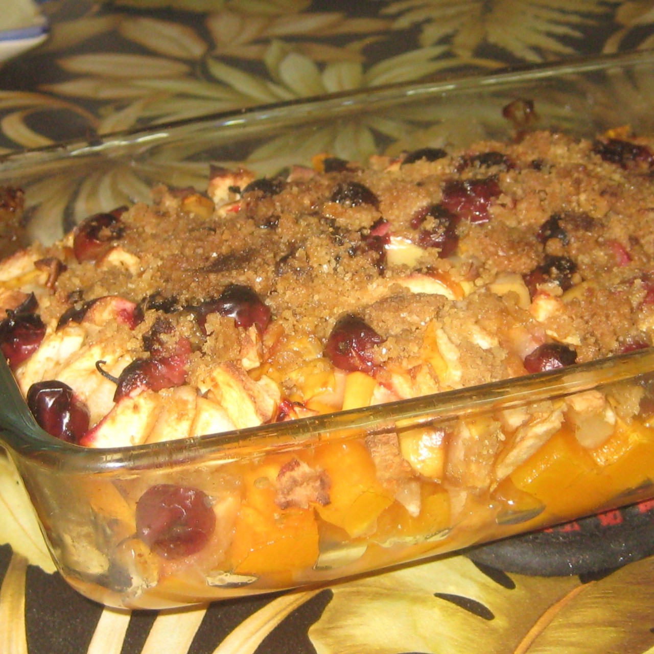 Печеная тыква с яблоками и клюквой