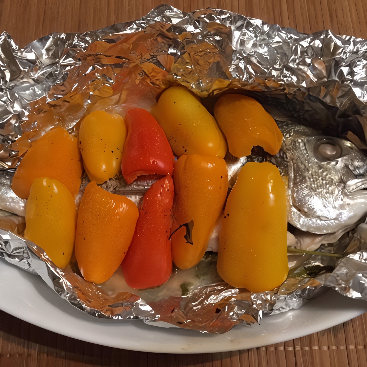 Печеная дорада под перцами шейкер