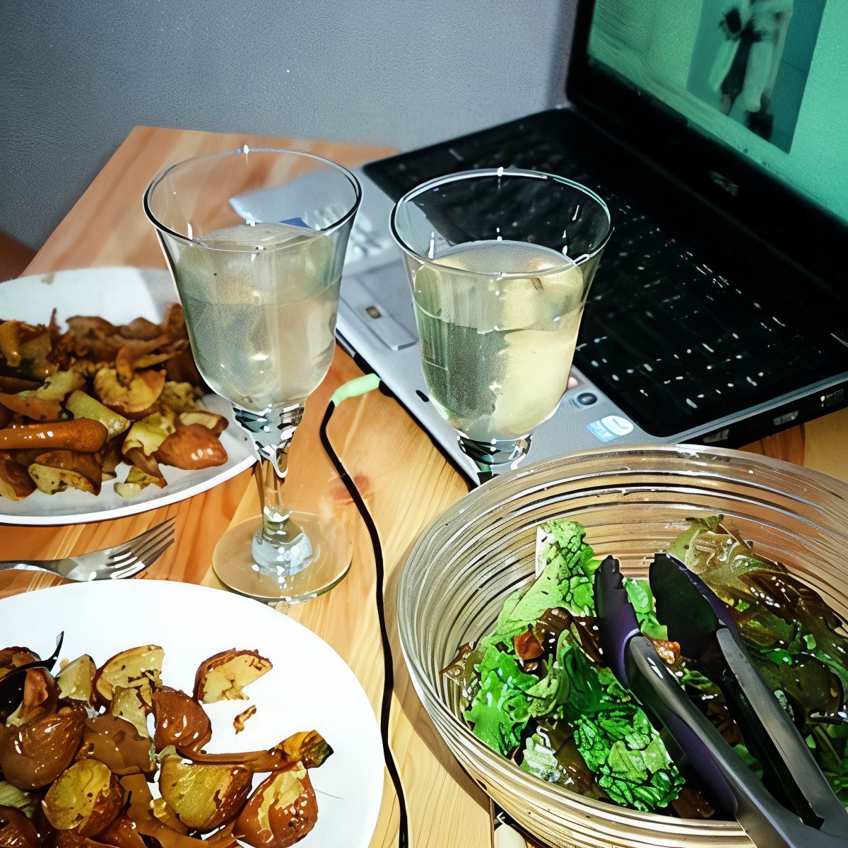 Печеный молодой картофель с морковью и лисичками