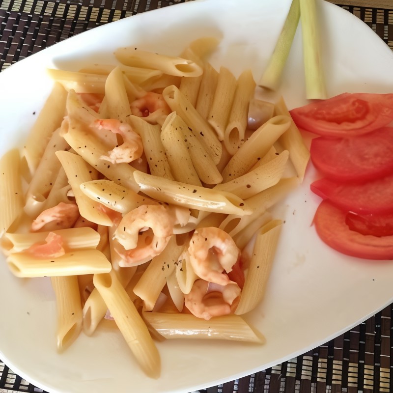 Пенне с креветками по-тайски