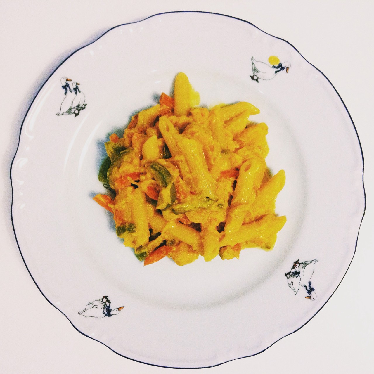 Пенне с тыквой, овощами и креветками