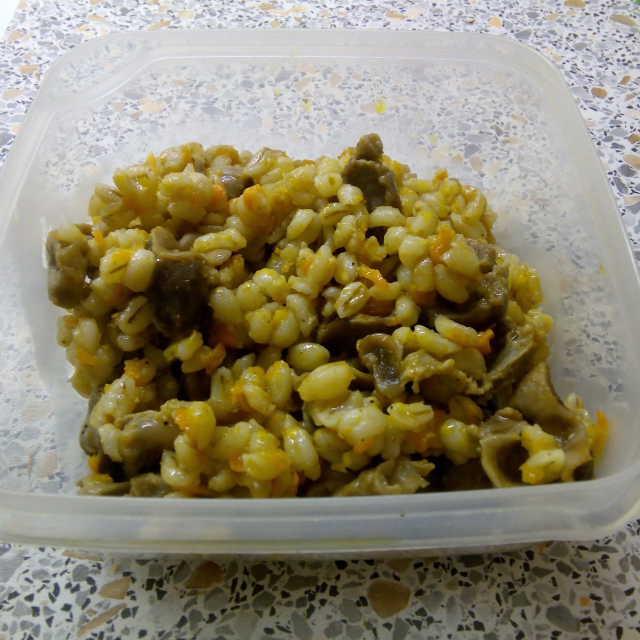 Перловая каша с куриными желудками в мультиварке