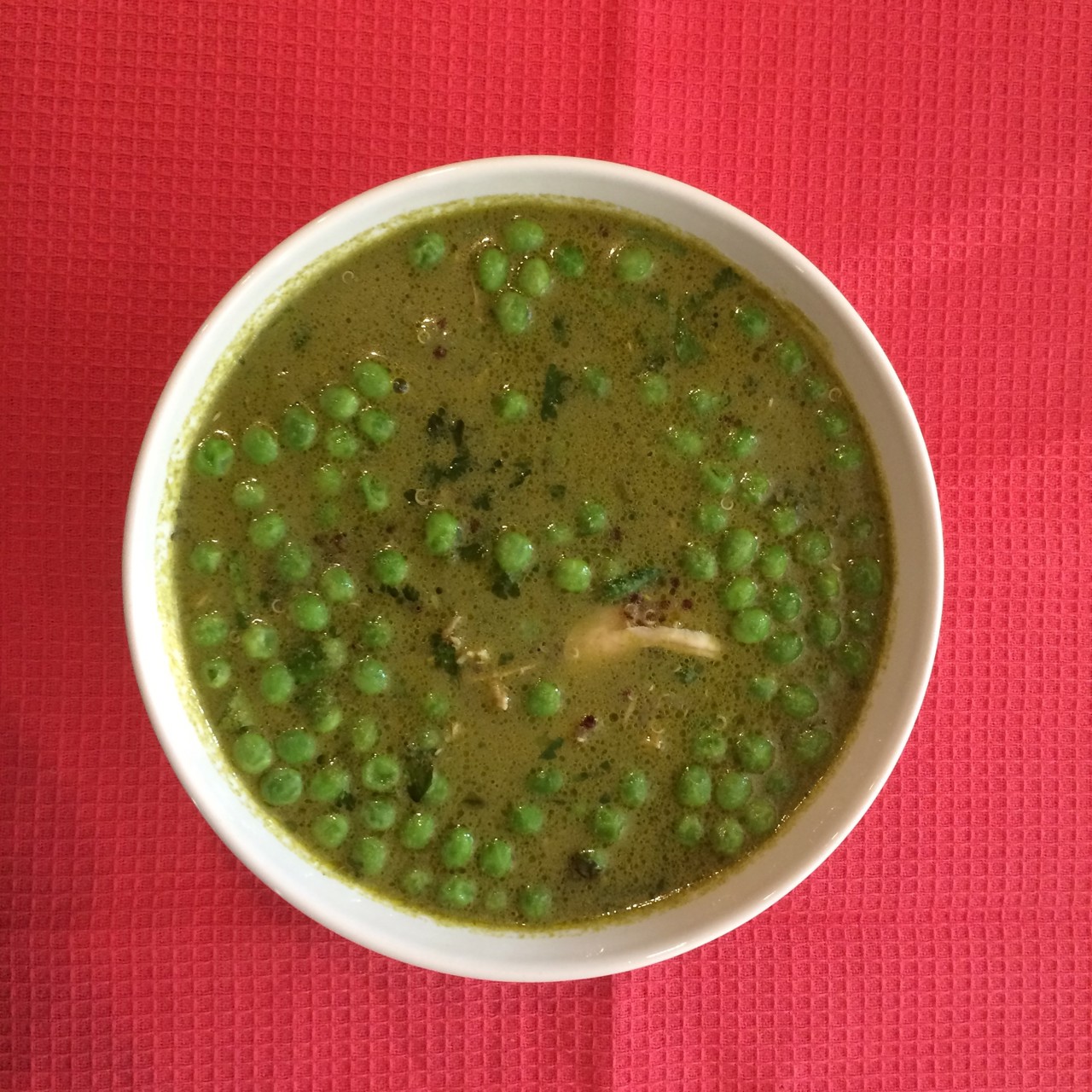 Перуанский куриный суп с кинзой и киноа (Aguadito  de Pollo)