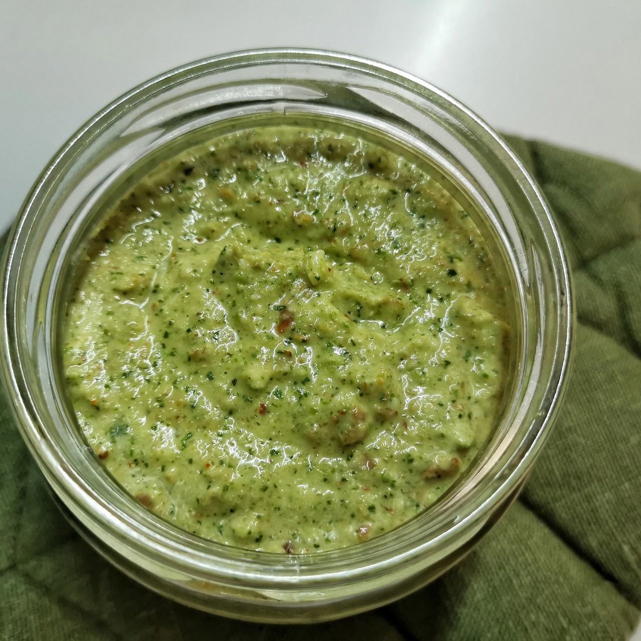 Песто из руколы и кресс-салата