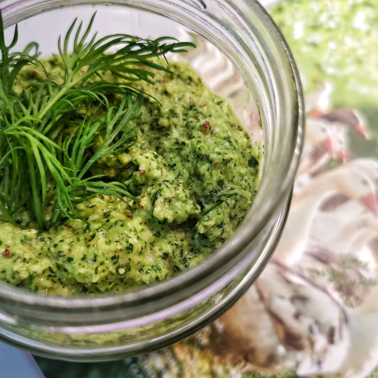 Песто из укропа и кинзы