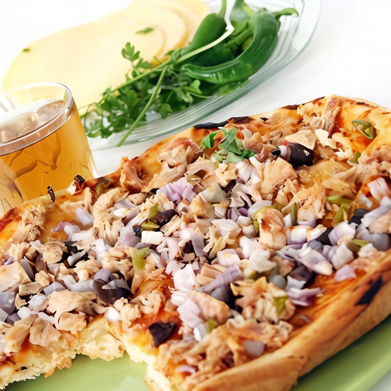 Пицца с жареной щукой и копченой мойвой