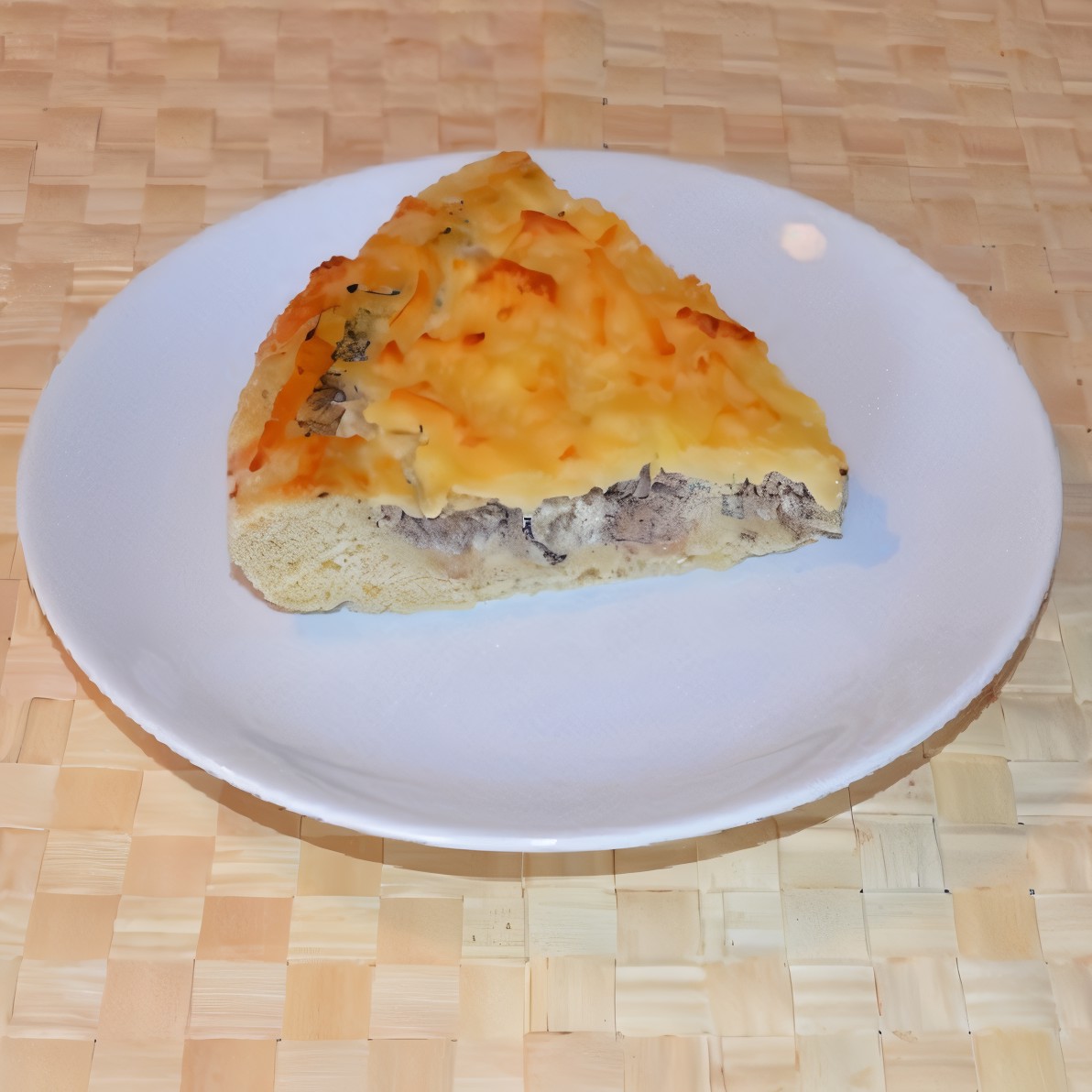 Пицца «Сайран» с сайрой, ананасами и соусом с бальзамическим белым уксусом