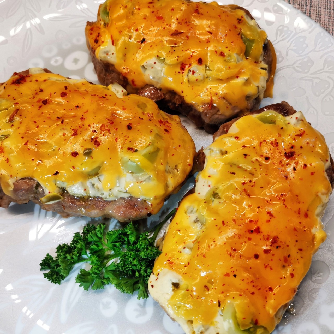 Пикантная свинина по-французски