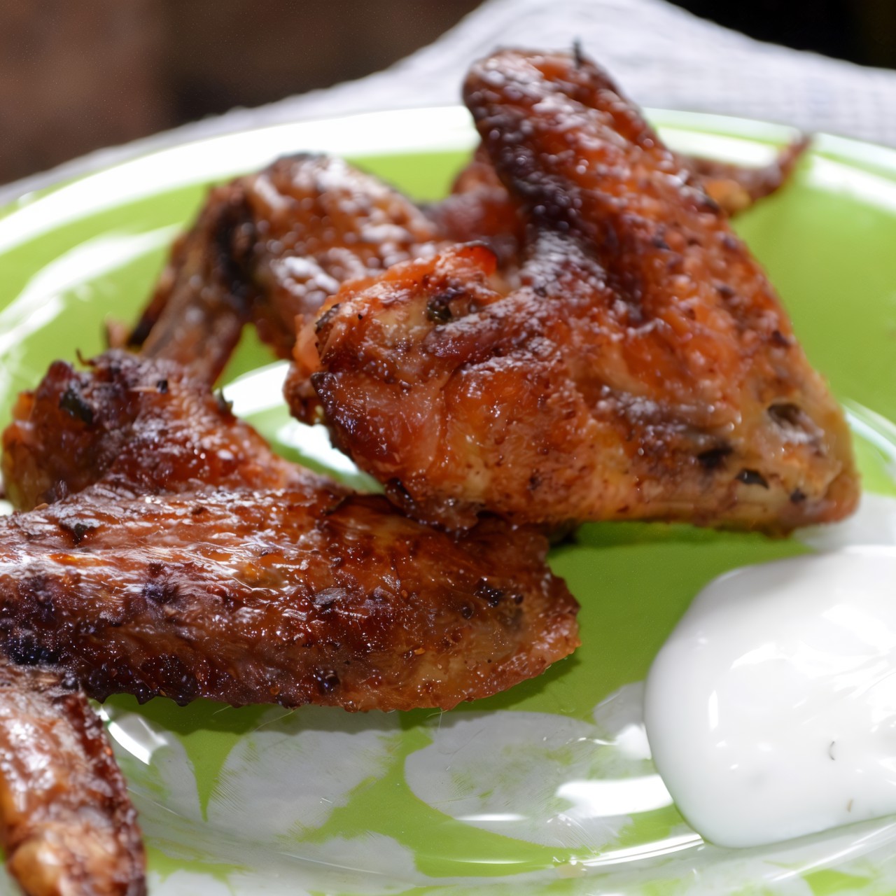 Пикантные запеченые крылья с соусом ранч