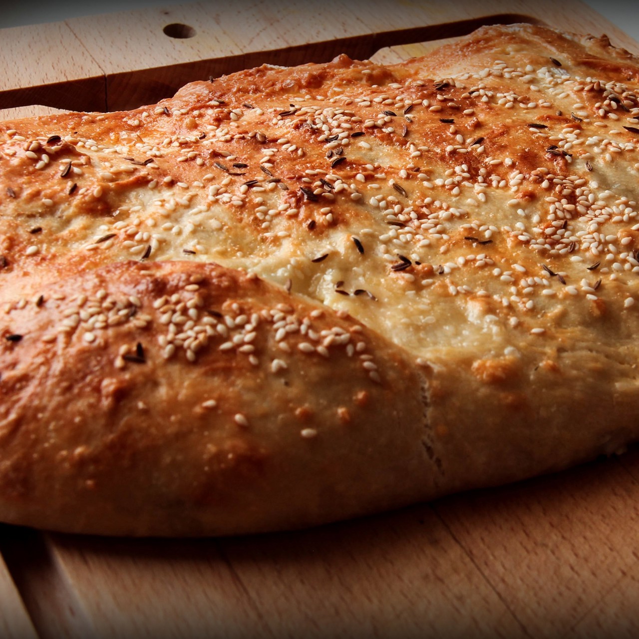 Пирог ароматный с сыром и творогом