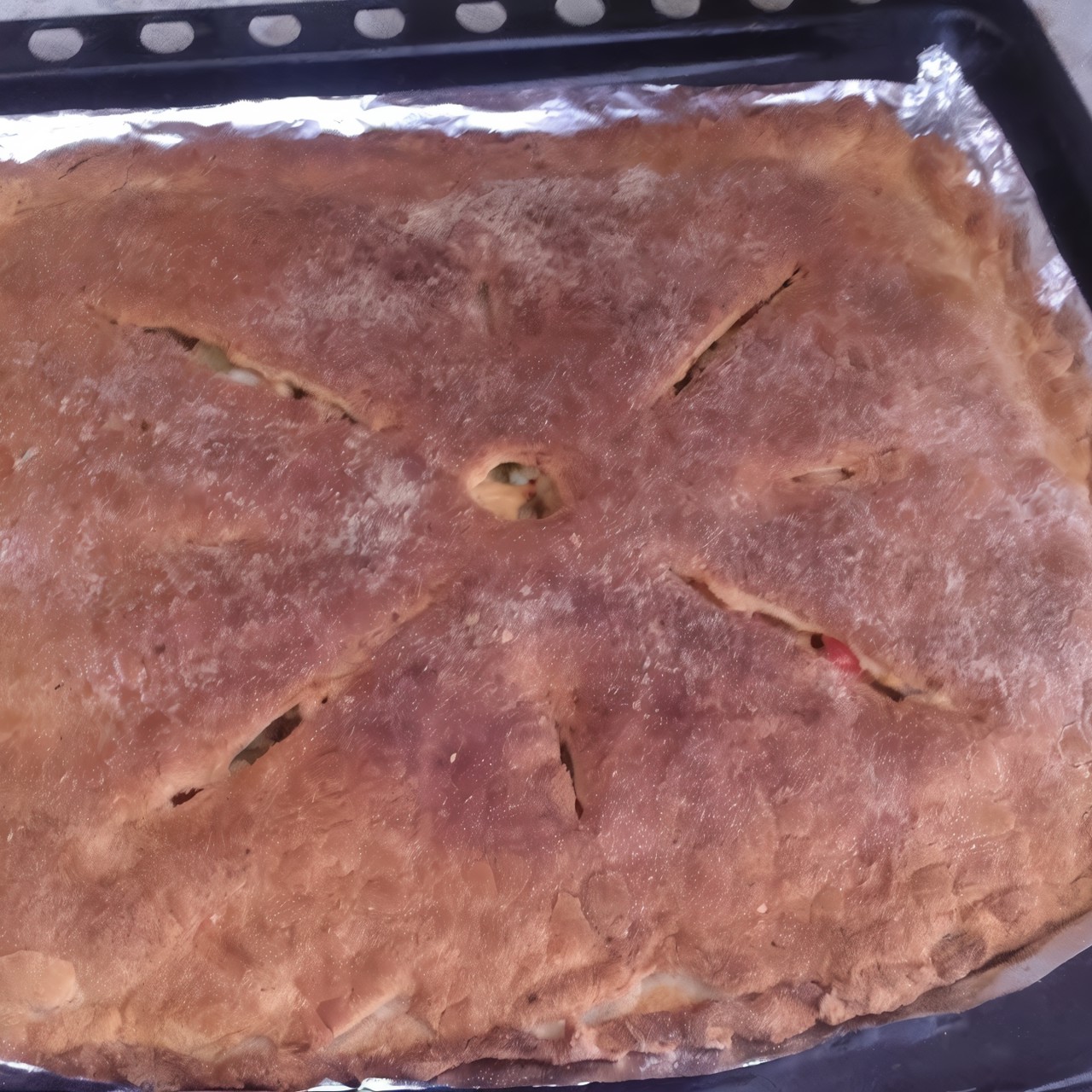 Пирог на готовом тесте с курицей, картофелем и болгарским перцем