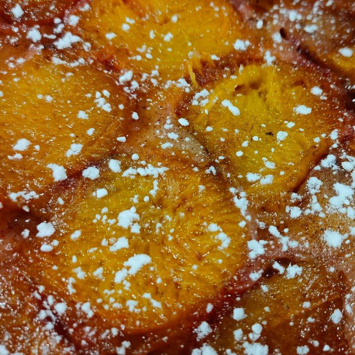 Пирог-перевертыш со сливами