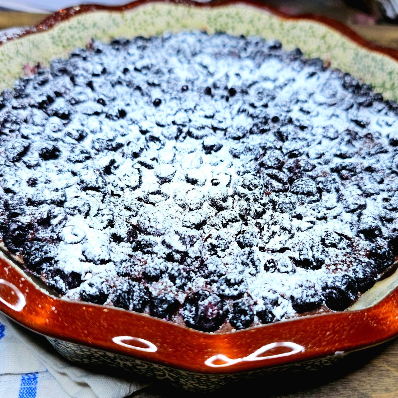 Пирог с черной смородиной