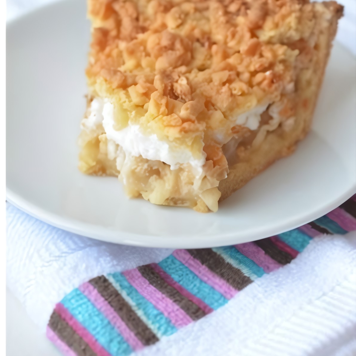 Пирог с яблоками и белковым кремом