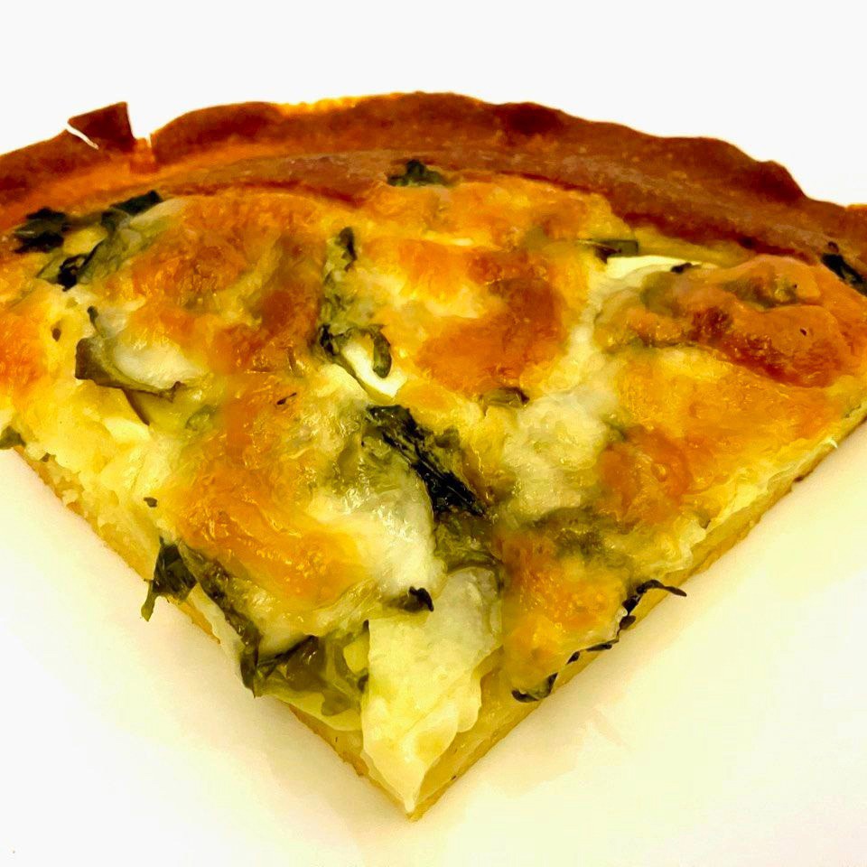 Пирог с кабачком, рукколой и сыром