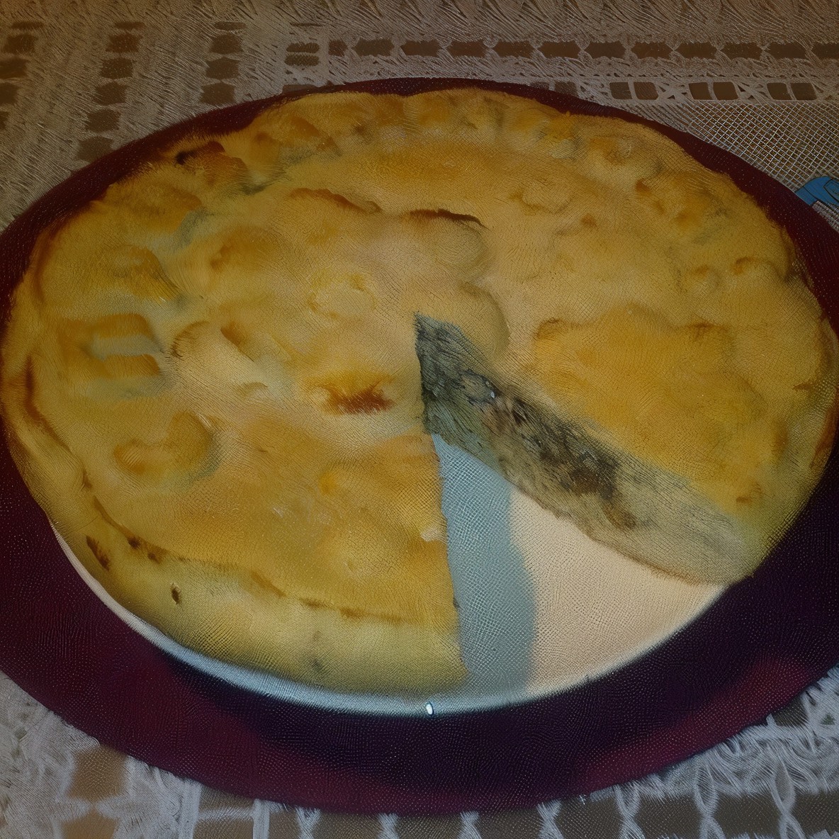 Пирог с консервированной сайрой из картофельного дрожжевого теста