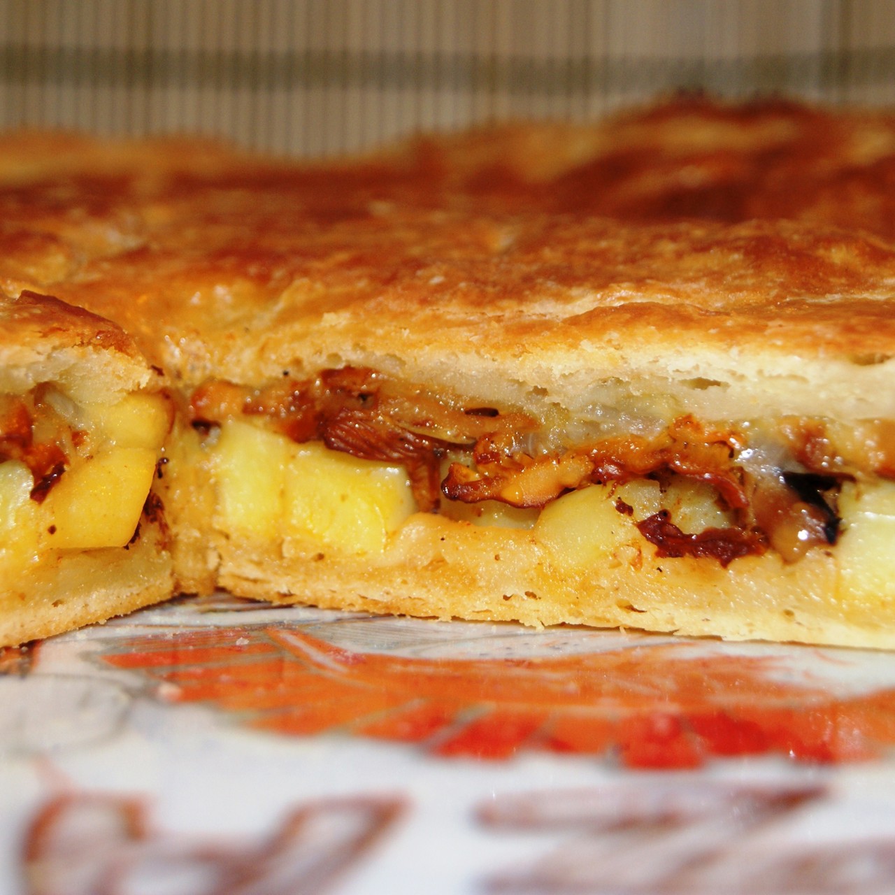 Пирог с лисичками и картофелем