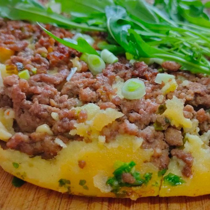 Пирог с мясом на сковороде