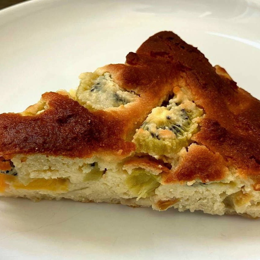 Пирог с персиками и грушами