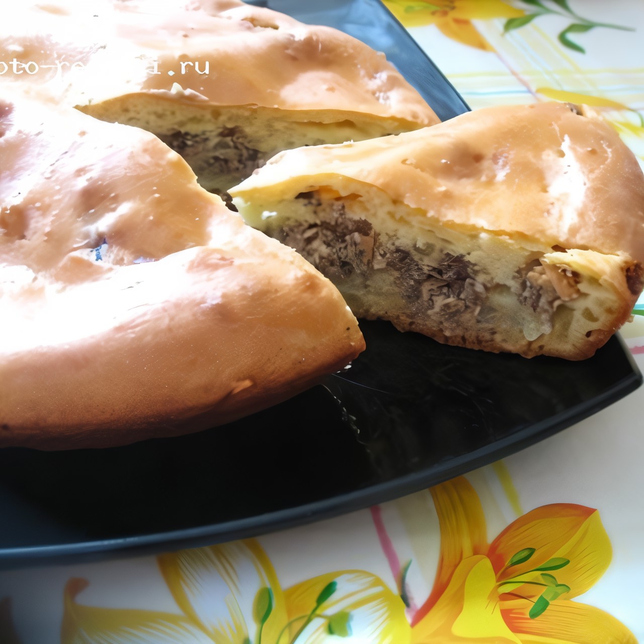 Пирог с рыбными консервами и картофелем на кефире с яйцами