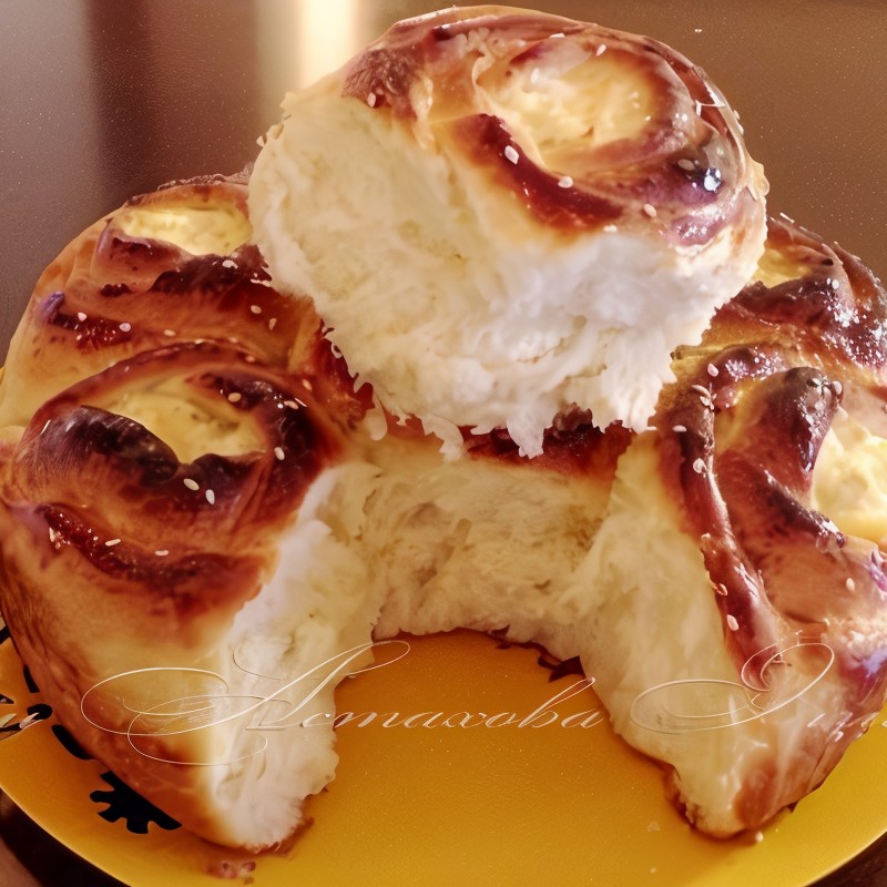 Пирог с творожными розами