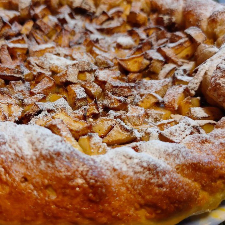 Пирог с яблоками и корицей на постном тесте