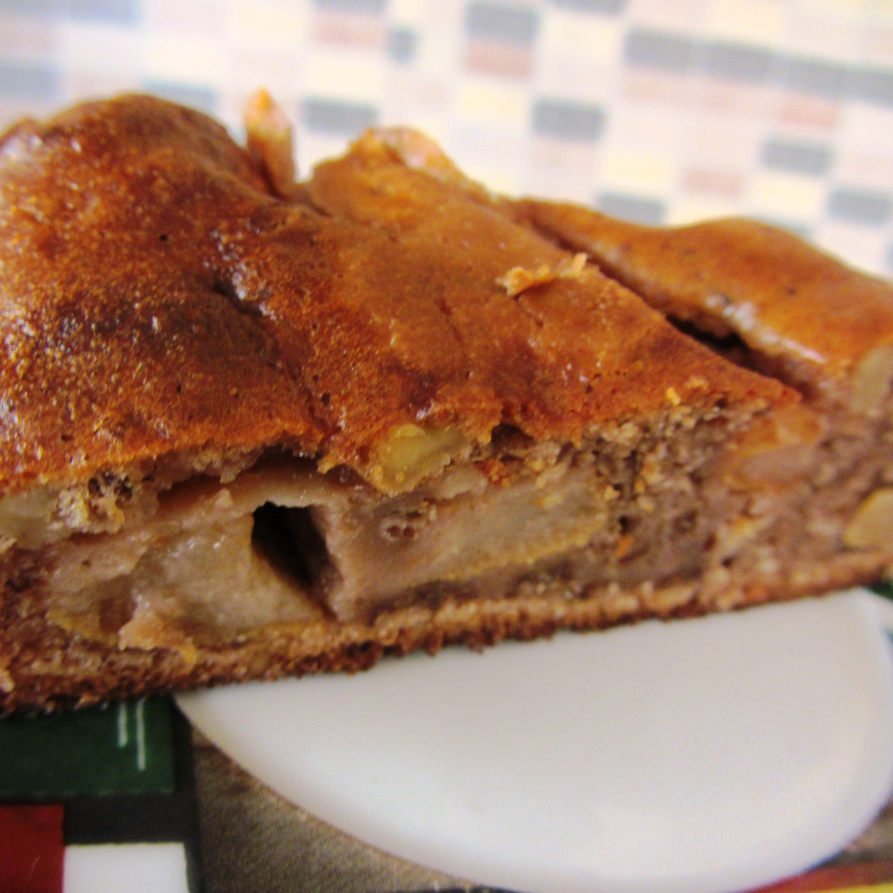 Пирог шоколадный с грушами