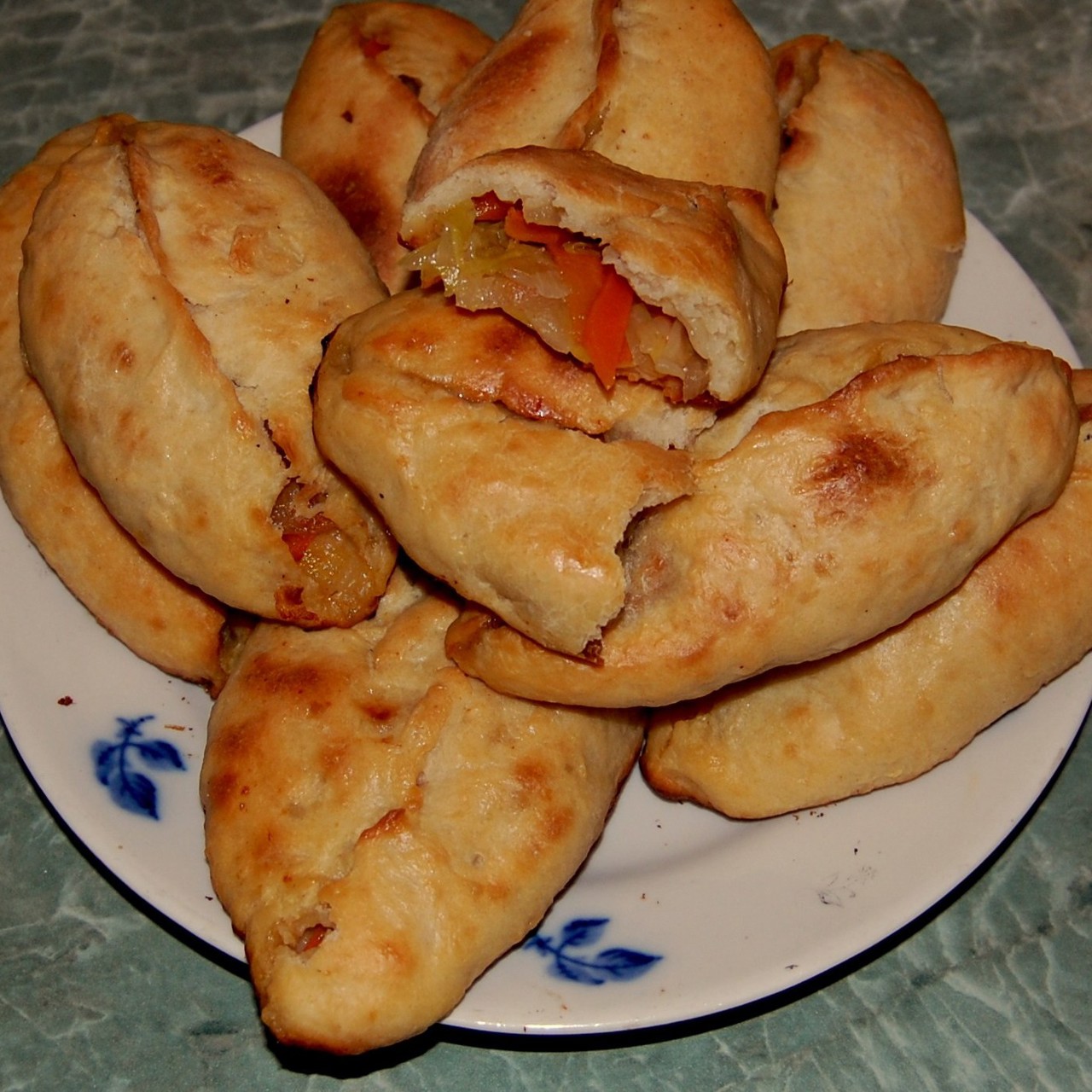 Пирожки с капустой и морковью