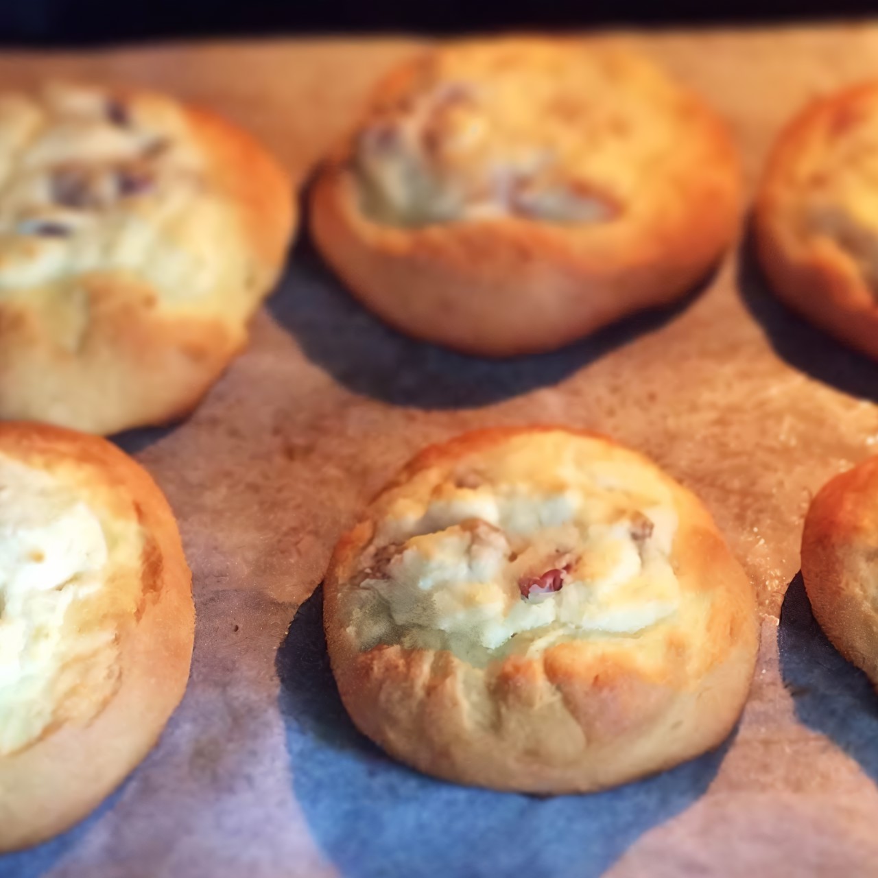 Пышная ватрушка с творогом