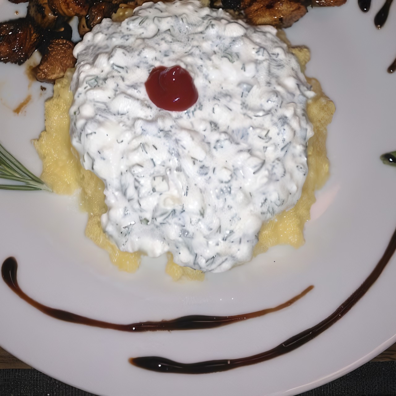 Полента с творожным соусом и зеленью