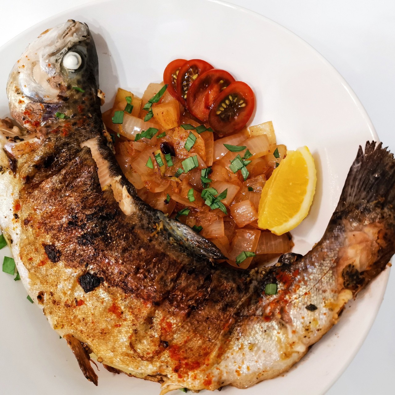 Порционная форель на сковороде