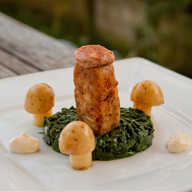 Пожарские котлеты с фуа-гра, сметанным соусом и грибами из картофеля