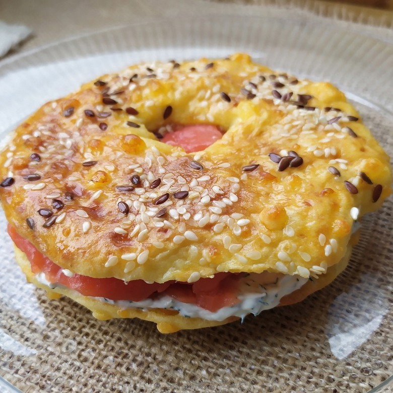 ПП-бейгл с красной рыбой и творожным сыром