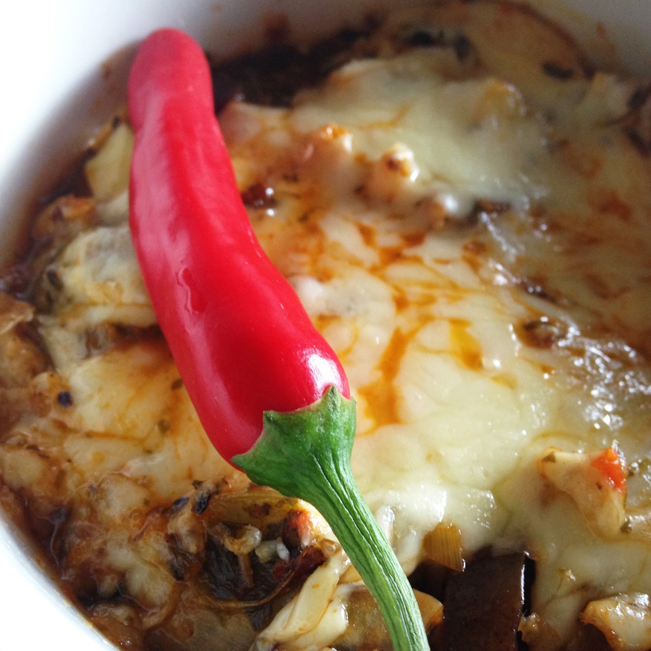 Пряные овощи, запеченные под сыром