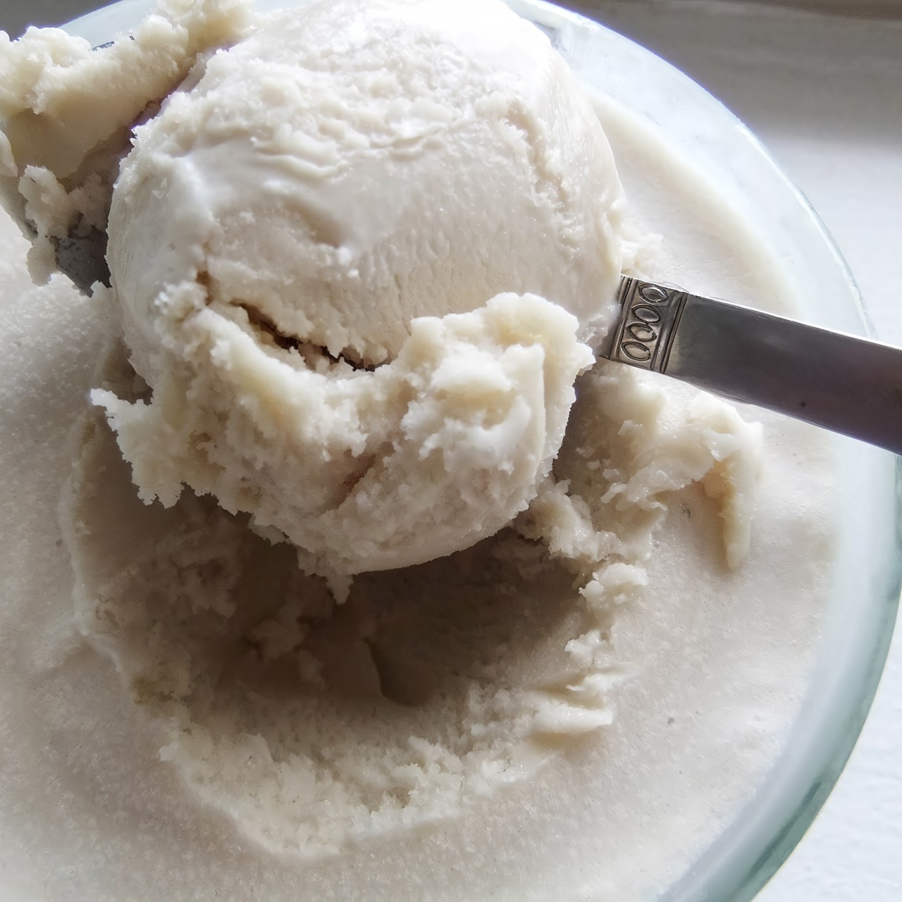 Простое сливочное мороженое