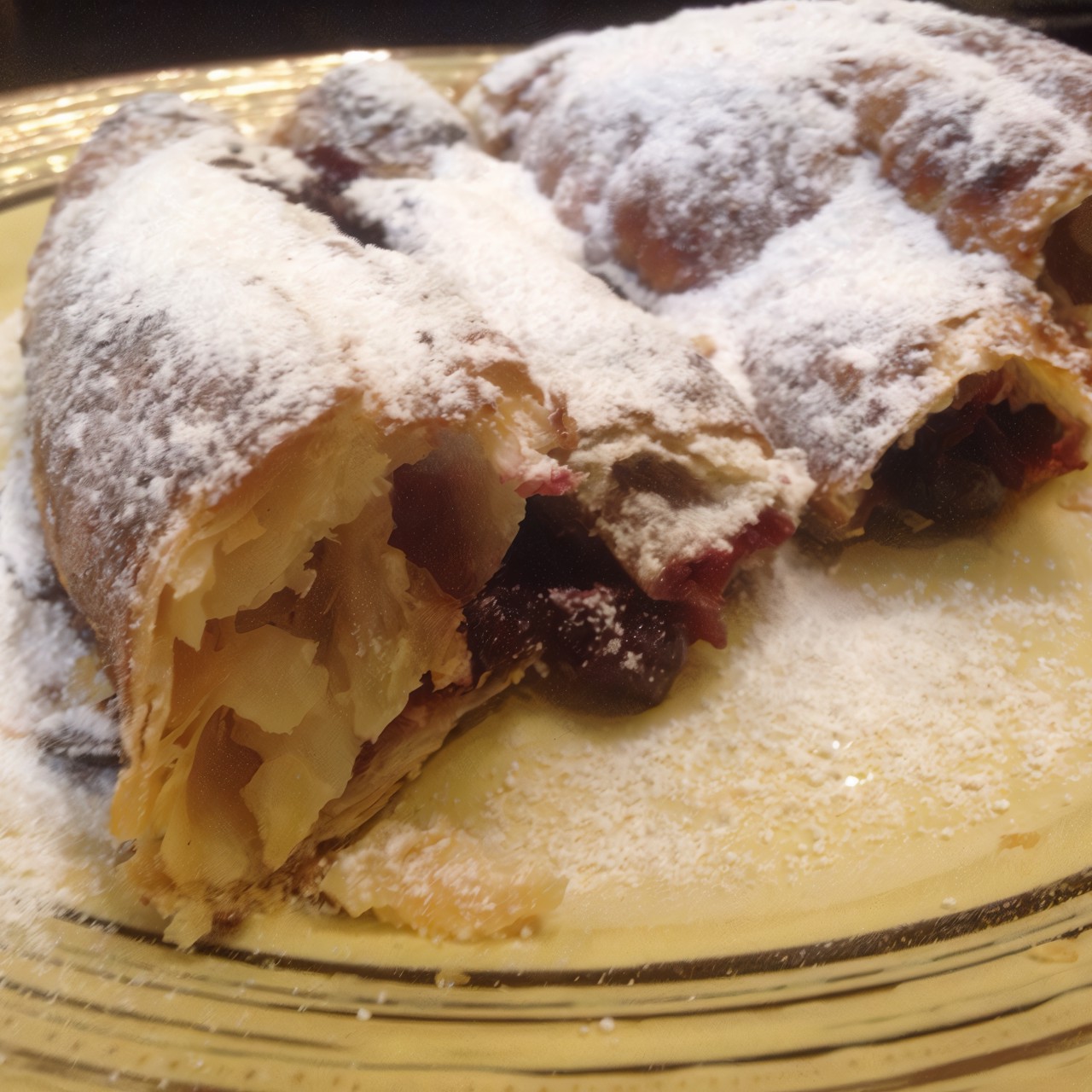 Простой вишневый штрудель