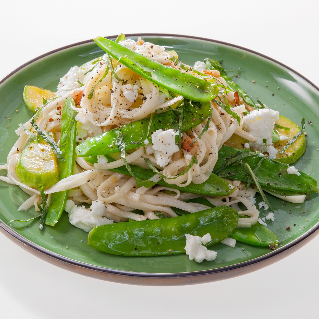 Пшеничная лапша с кабачками и фетой