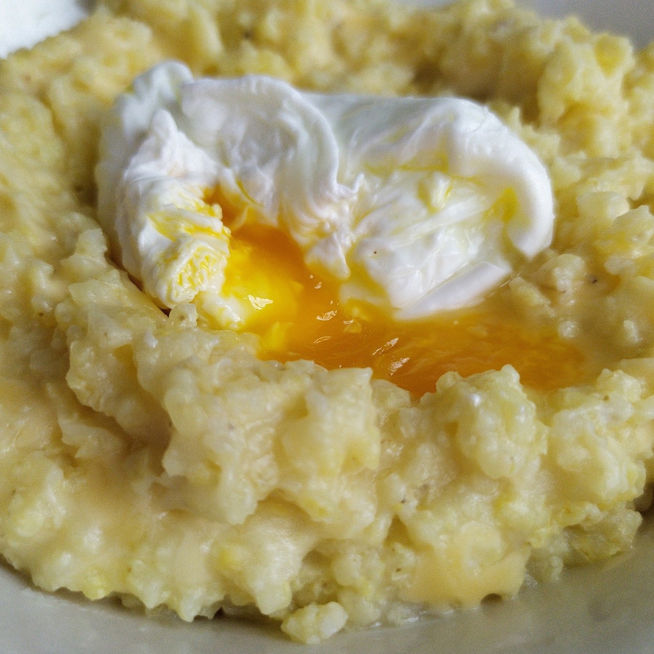 Пшенная каша с яйцом пашот