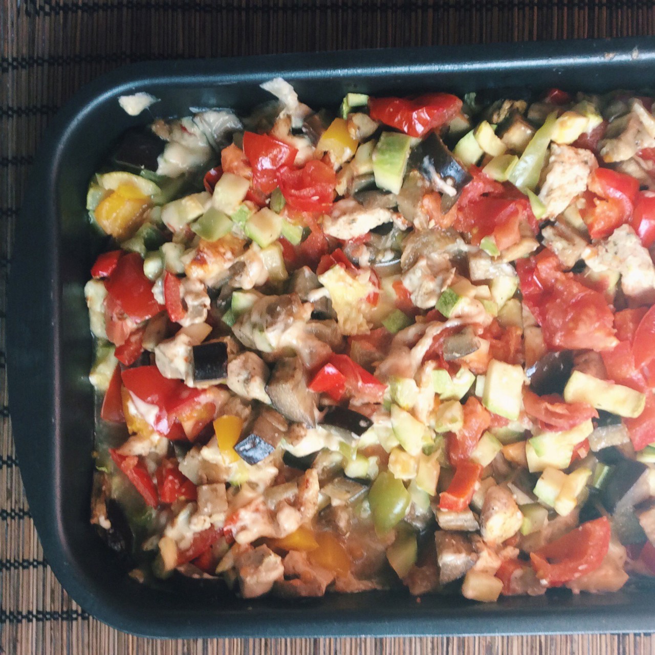 Рагу из овощей с курицей и сыром в духовке