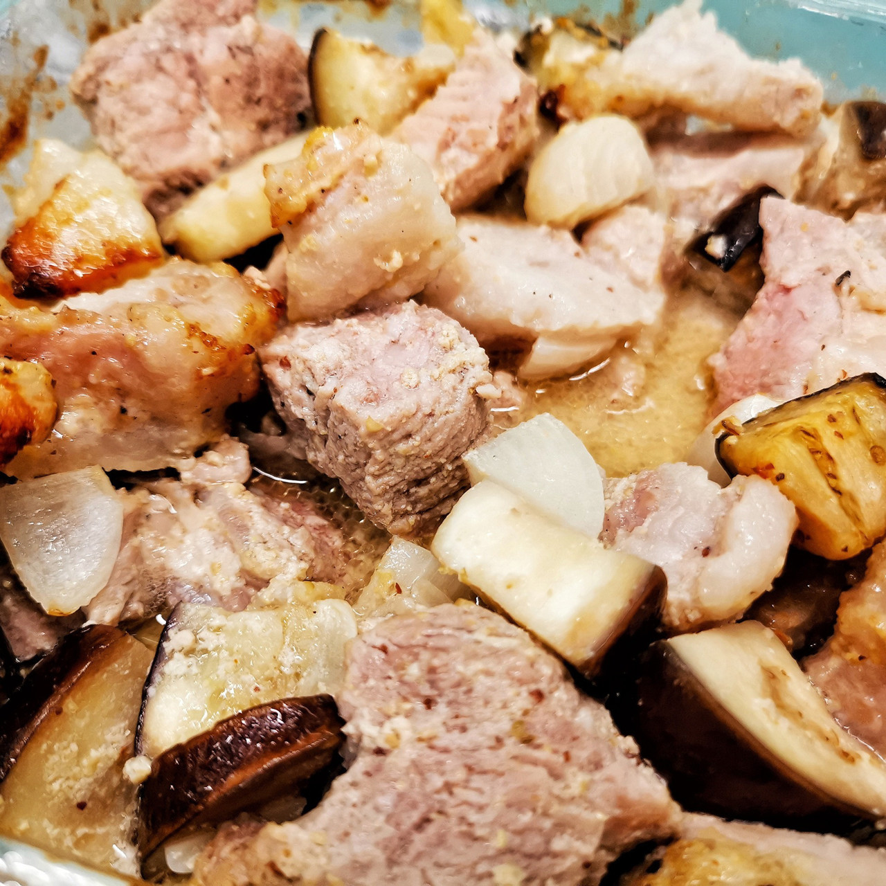 Рагу из свиных щек и баклажана