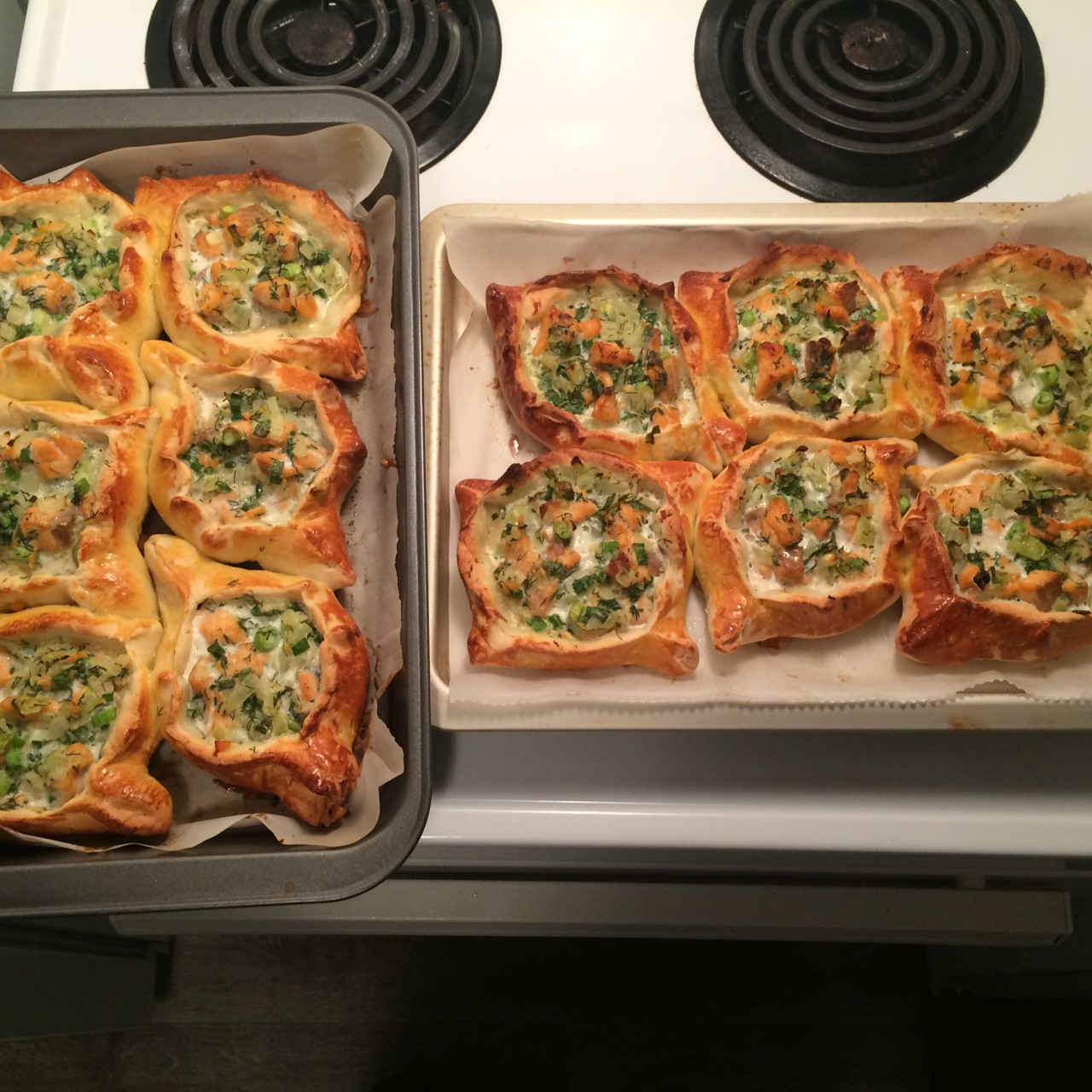 Расстегаи с красной рыбой