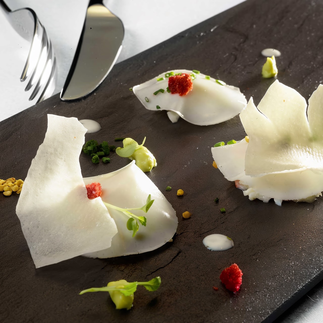 Равиоли с крабами и зеленым яблоком