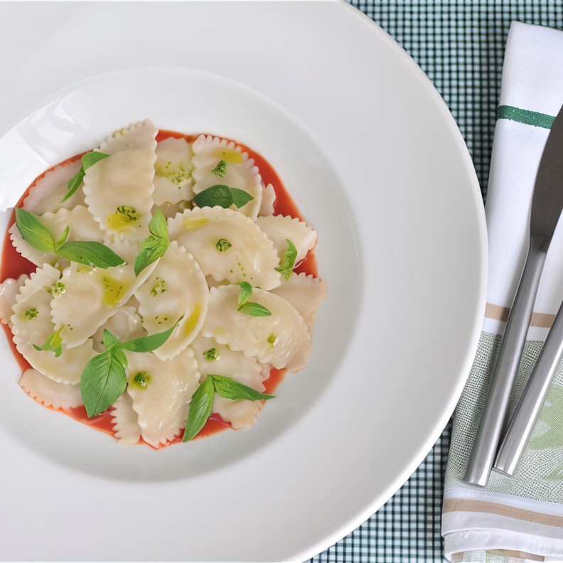 Равиоли с сыром скаморца и свежим базиликом