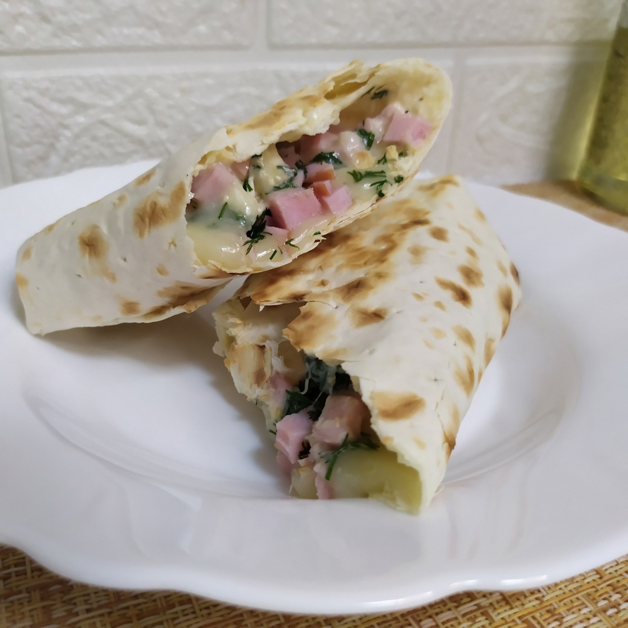 Ролл из лаваша с ветчиной и сыром